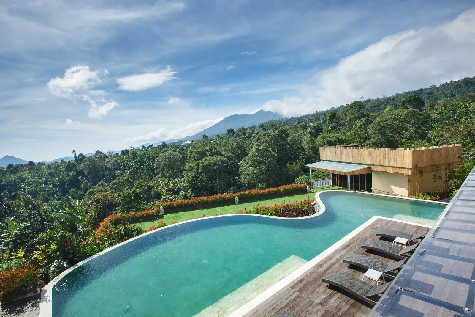 Giriwood Hotel & Villa 4