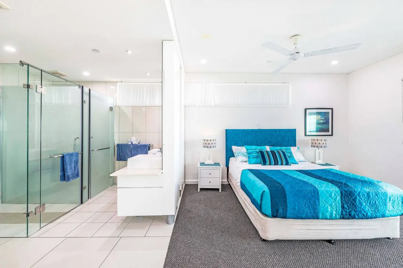 Zen Sapphire Shore: Balcony - Pool - Work Desk 14