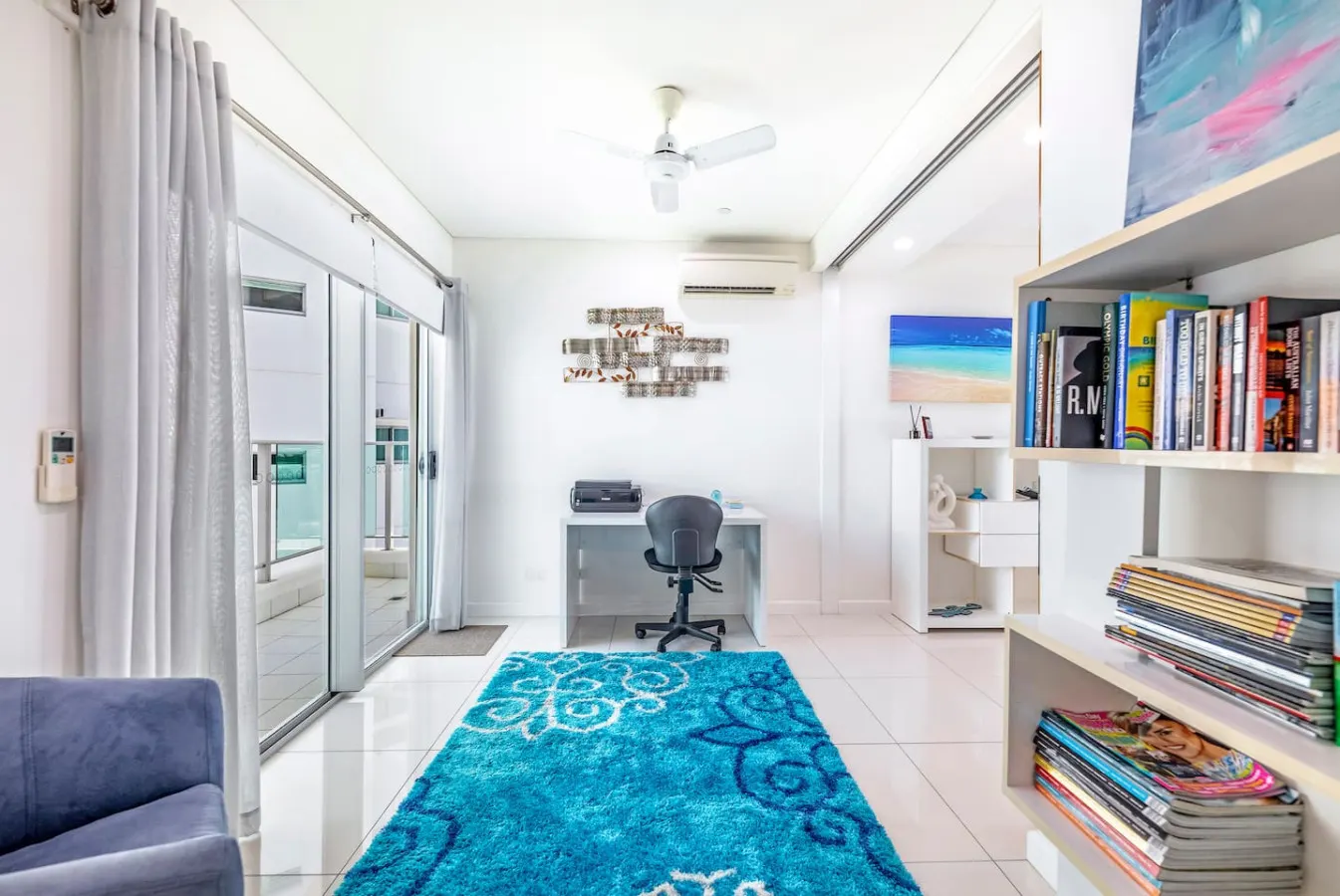Zen Sapphire Shore: Balcony - Pool - Work Desk 16