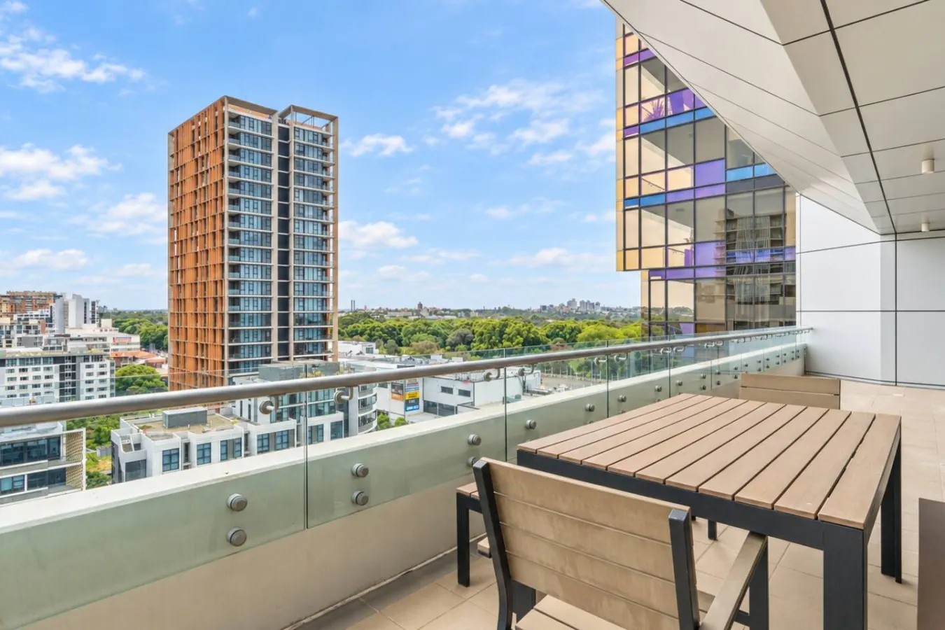 Huge Penthouse City Park View Shopping 2 Cars — photo 2