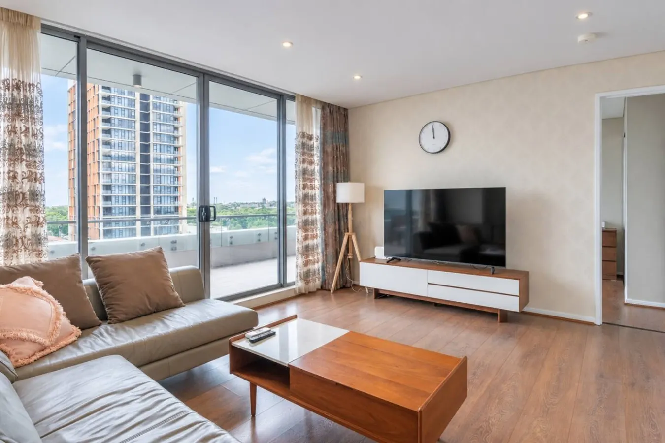 Huge Penthouse City Park View Shopping 2 Cars 19