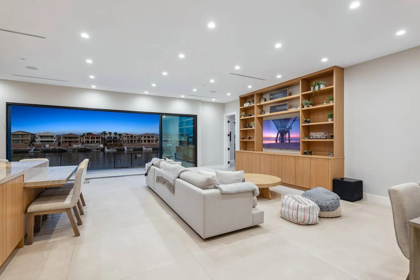 Luxury Riverfront | Beach | 6bd | Pool | Sleeps 16 — photo 2