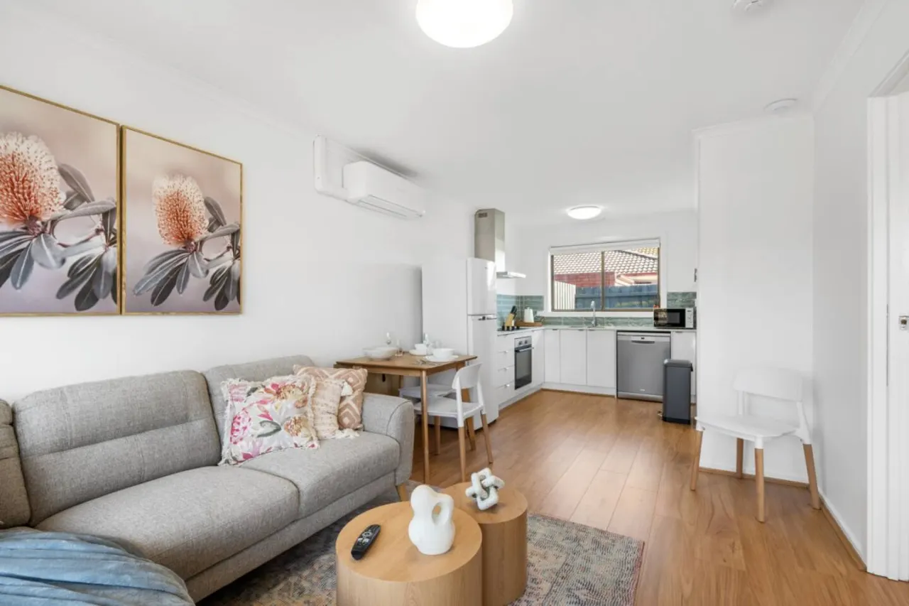 Modern 1BR Apartment — photo 2