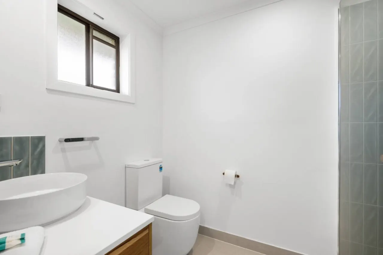 Modern 1BR Apartment 10