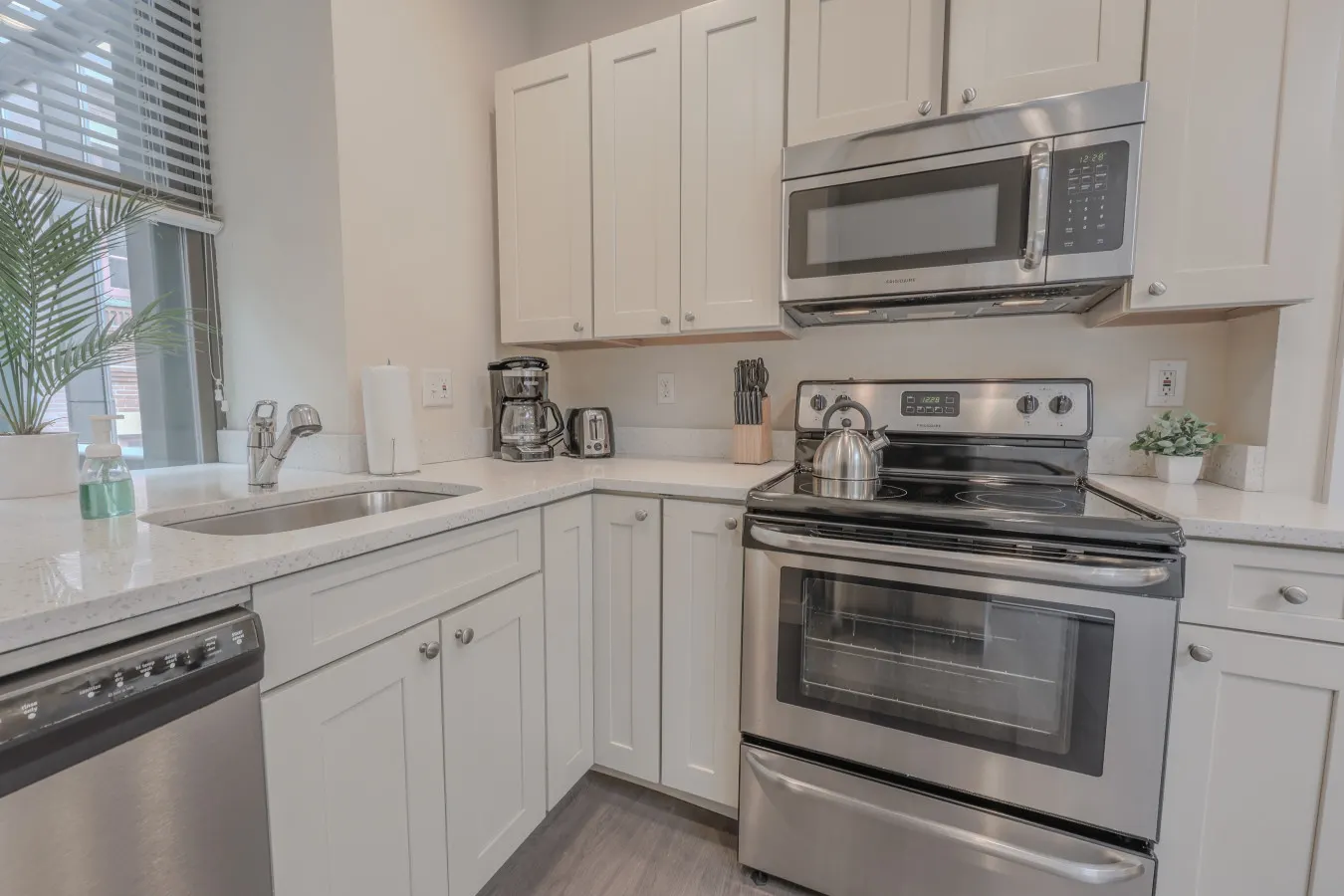 Luxury at a Discount!! 2br/2ba 200mbps Internet 7