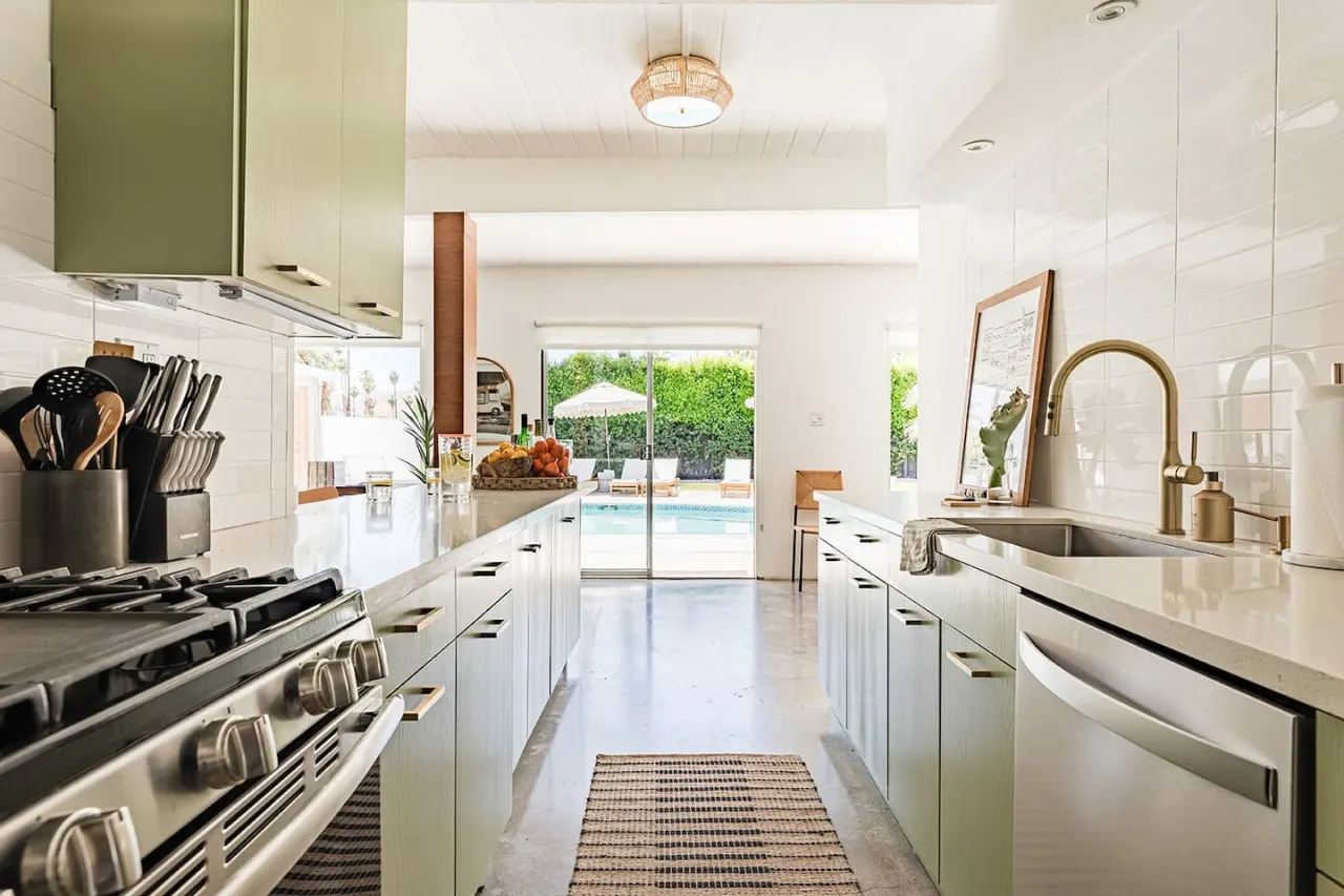 Three Palms: Palm Springs, CA 13