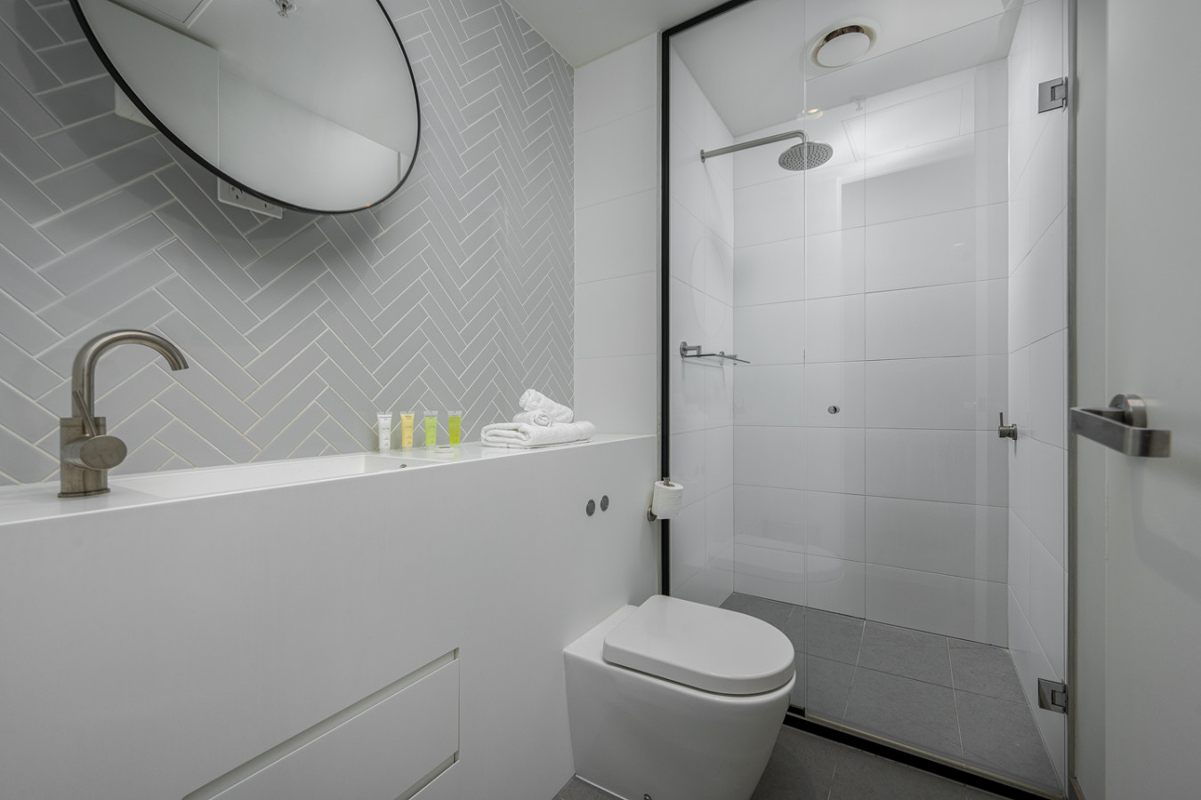 Luxury apartment free car park, pool, gym, Sauna 6