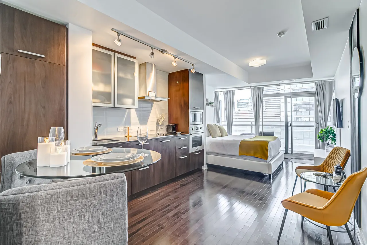 The Peak at Toronto by Instant Suites 6