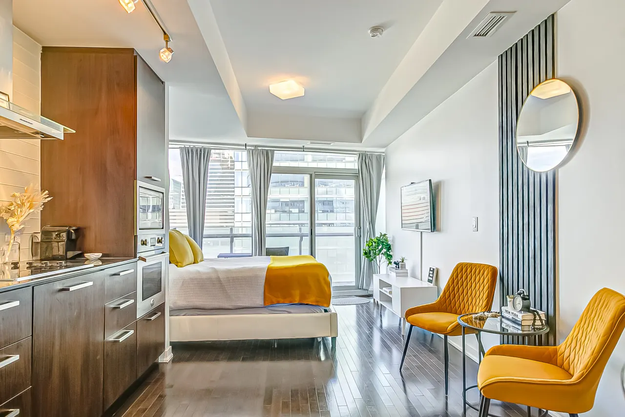 The Peak at Toronto by Instant Suites 7