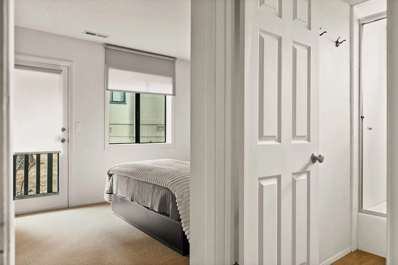 Romero House + Moonridge 2BR Ski Oasis + Prime Location 17