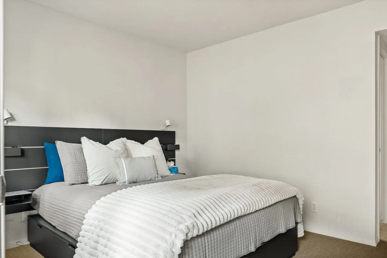 Romero House + Moonridge 2BR Ski Oasis + Prime Location 19