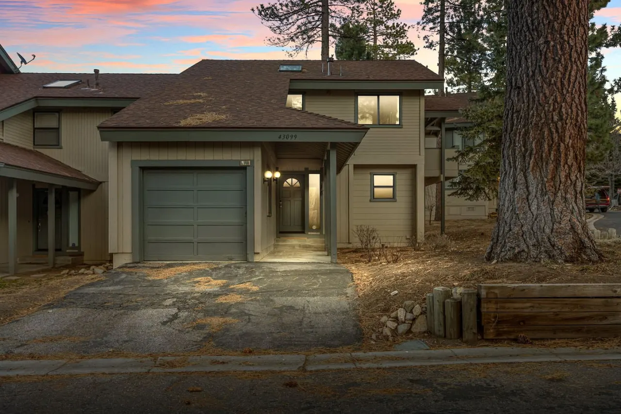 Romero House + Moonridge 2BR Ski Oasis + Prime Location 5