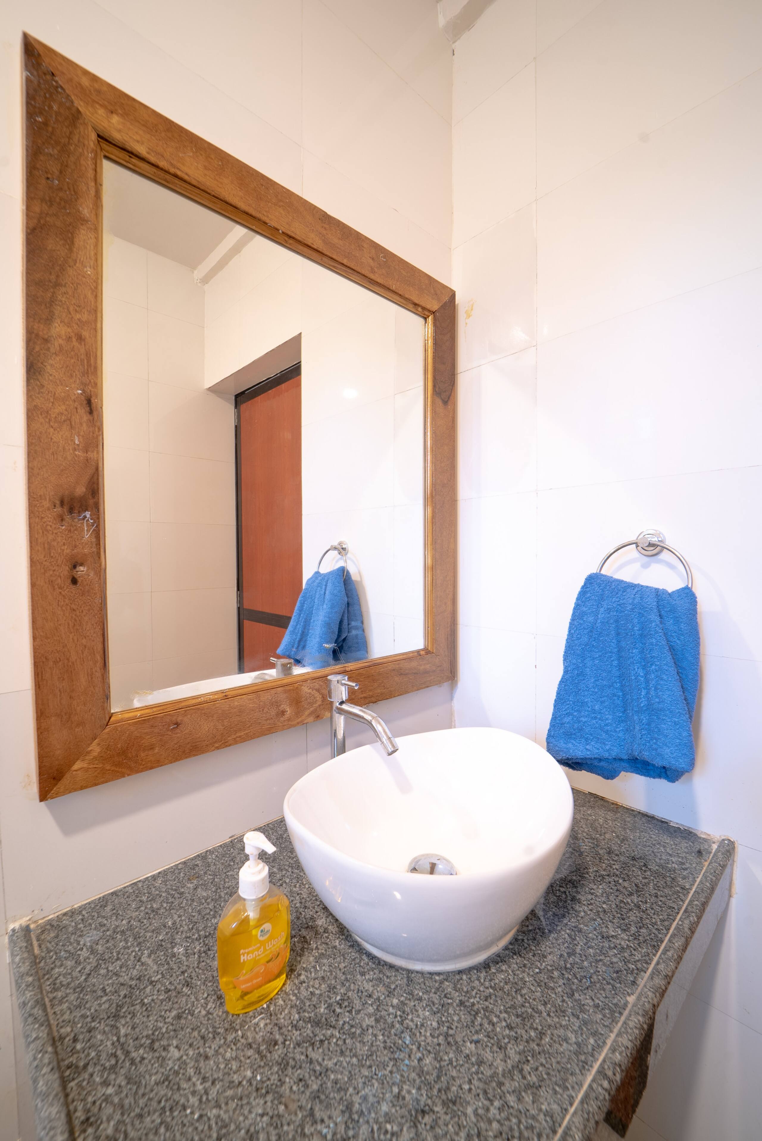 Neena Riverhouse, Talpona 23