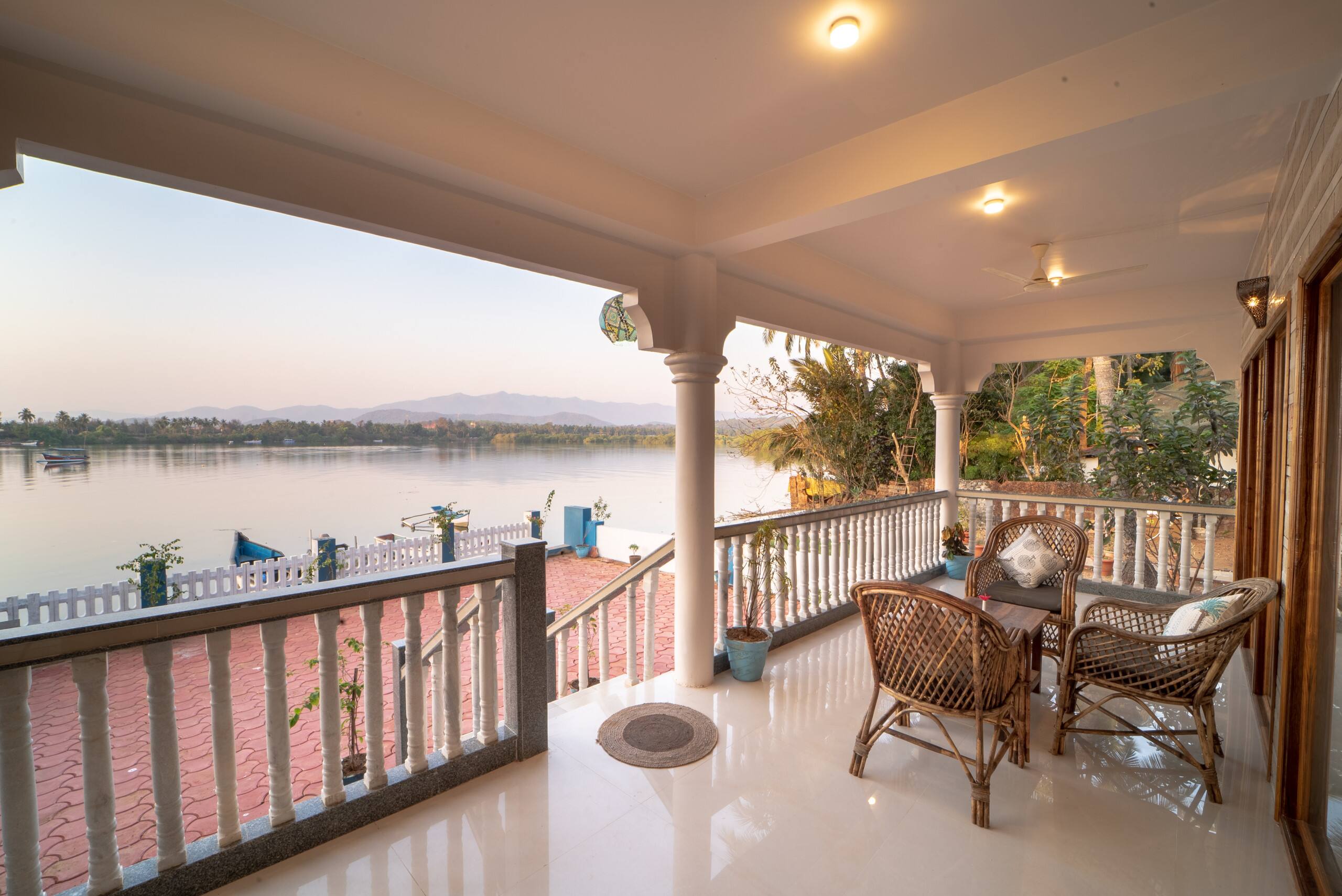 Neena Riverhouse, Talpona 30