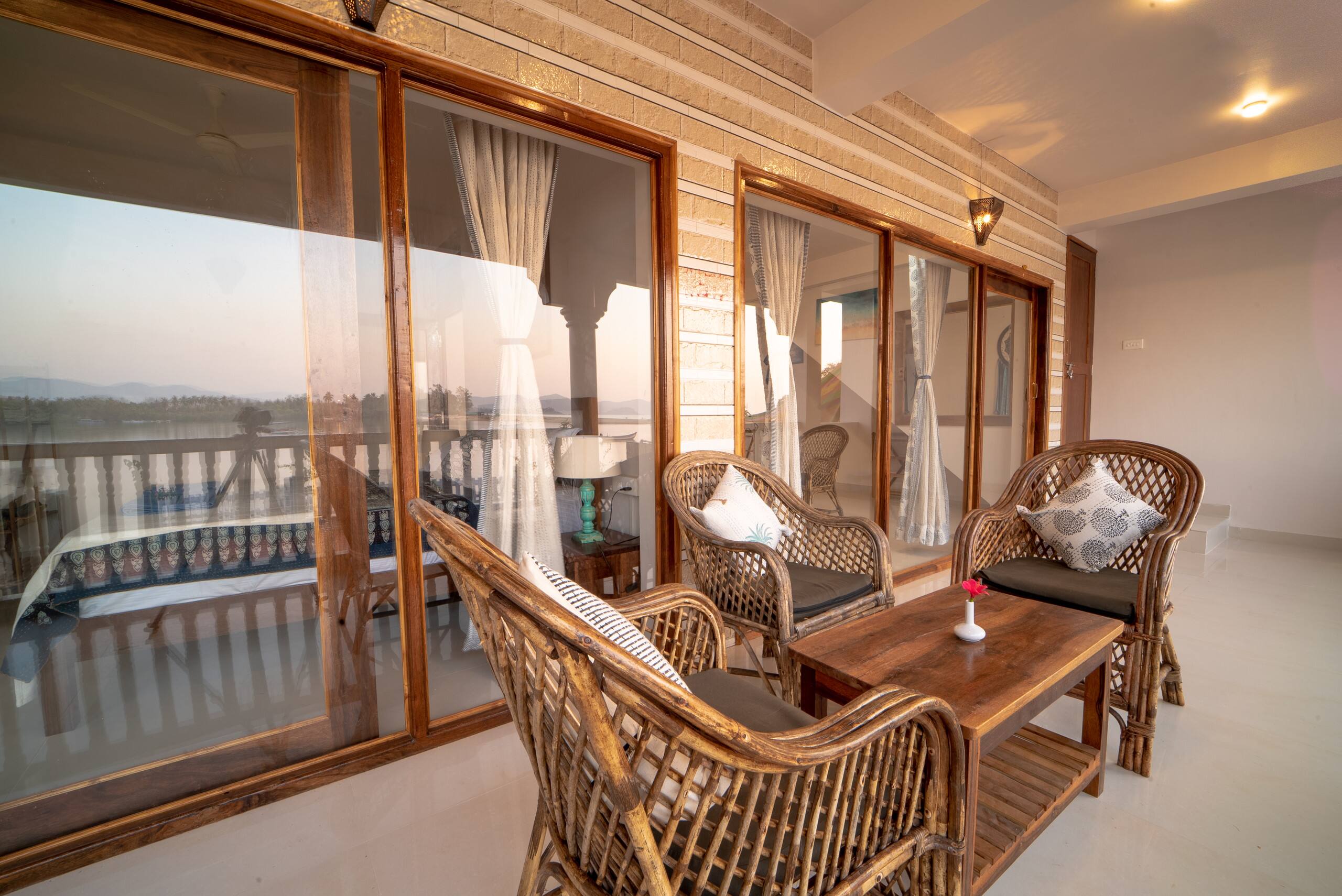 Neena Riverhouse, Talpona 10