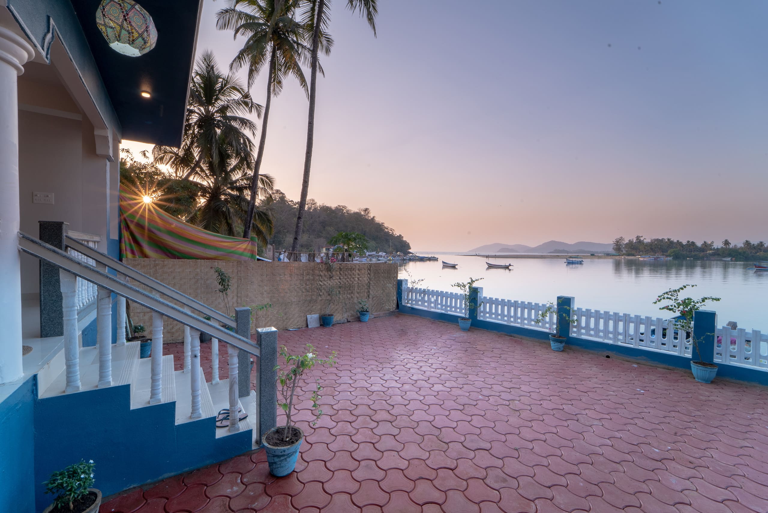 Neena Riverhouse, Talpona 25