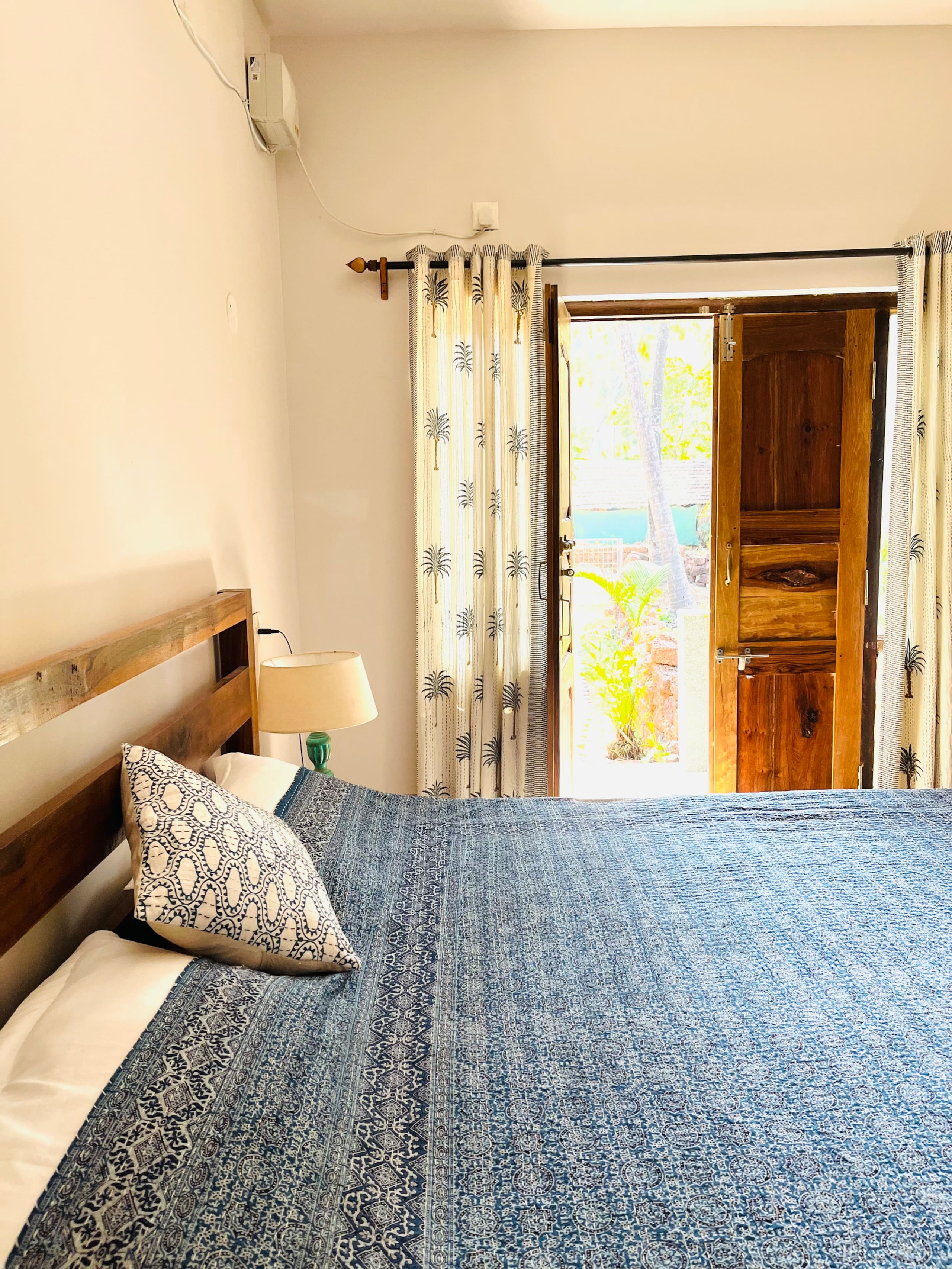 Neena Riverhouse, Talpona 21