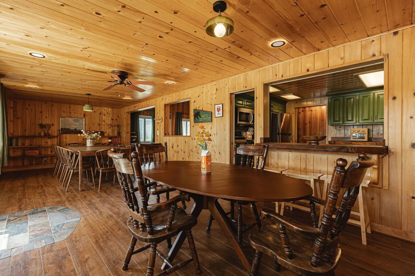 Lakeside Lodge - Deck Views, Golf, Basketball, Spa 11
