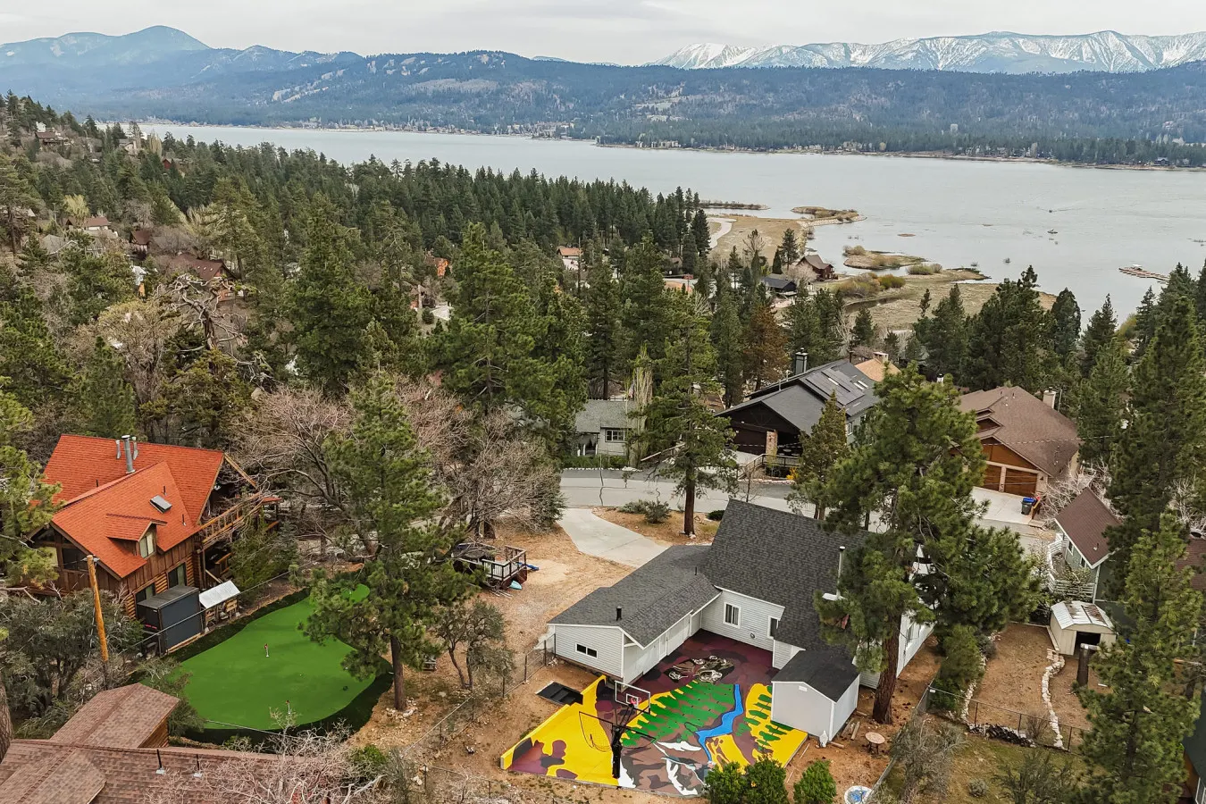 Lakeside Lodge - Deck Views, Golf, Basketball, Spa — foto 5