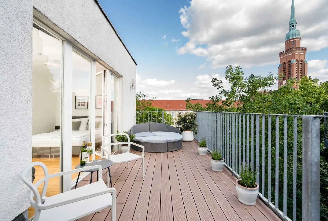 Bright Penthouse with Roof Terrace