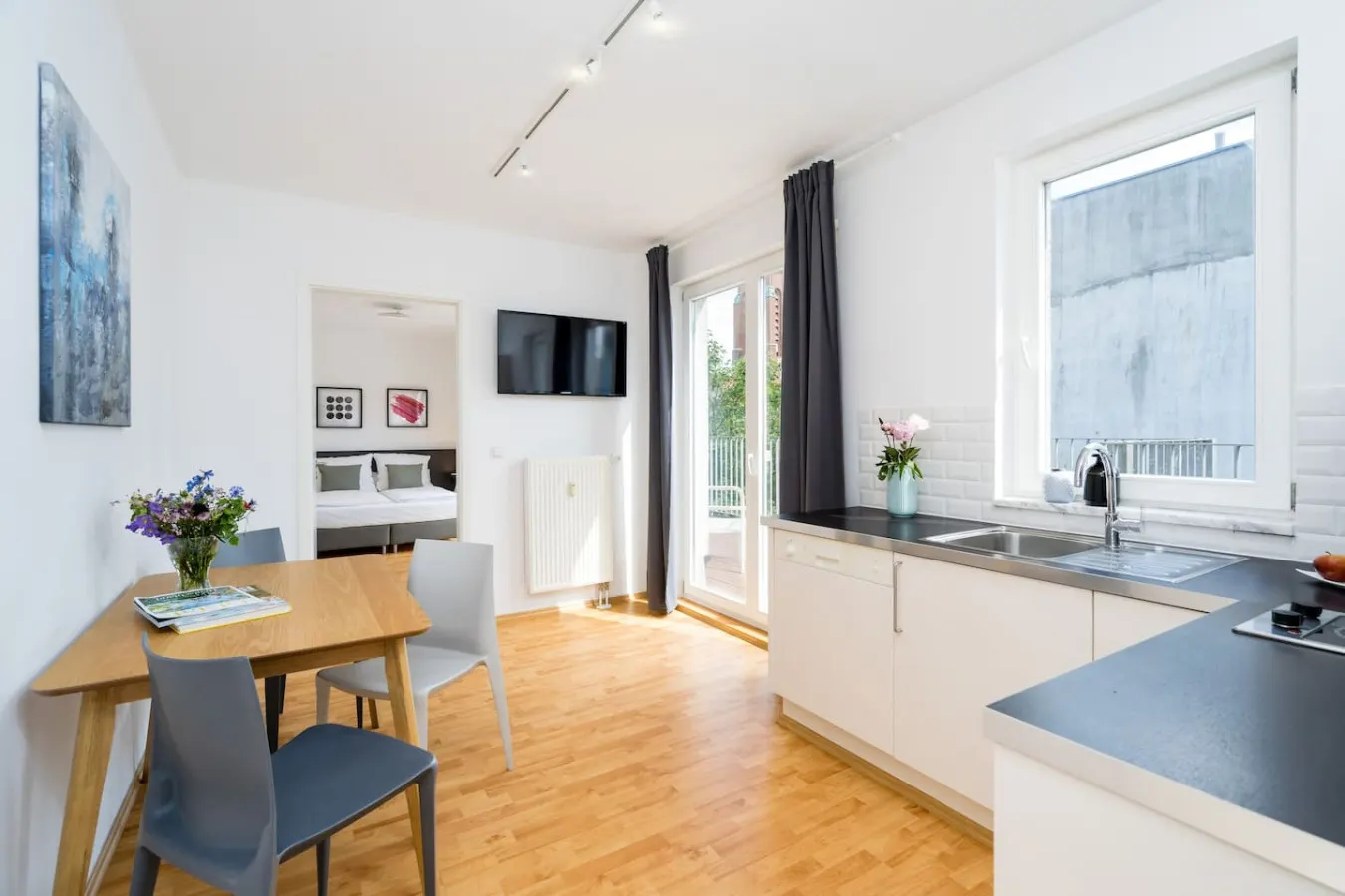 Bright Penthouse with Roof Terrace 9