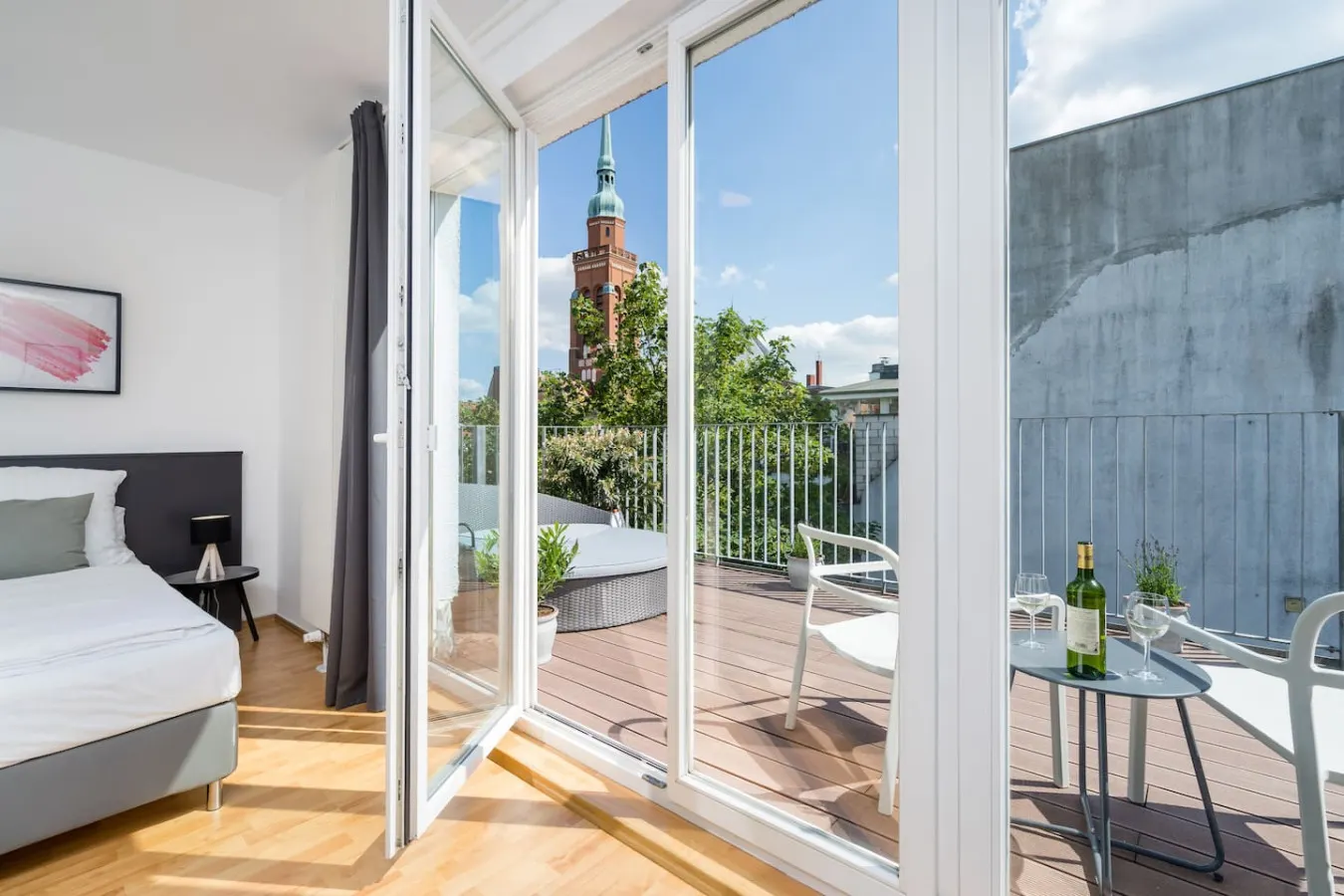 Bright Penthouse with Roof Terrace — photo 3