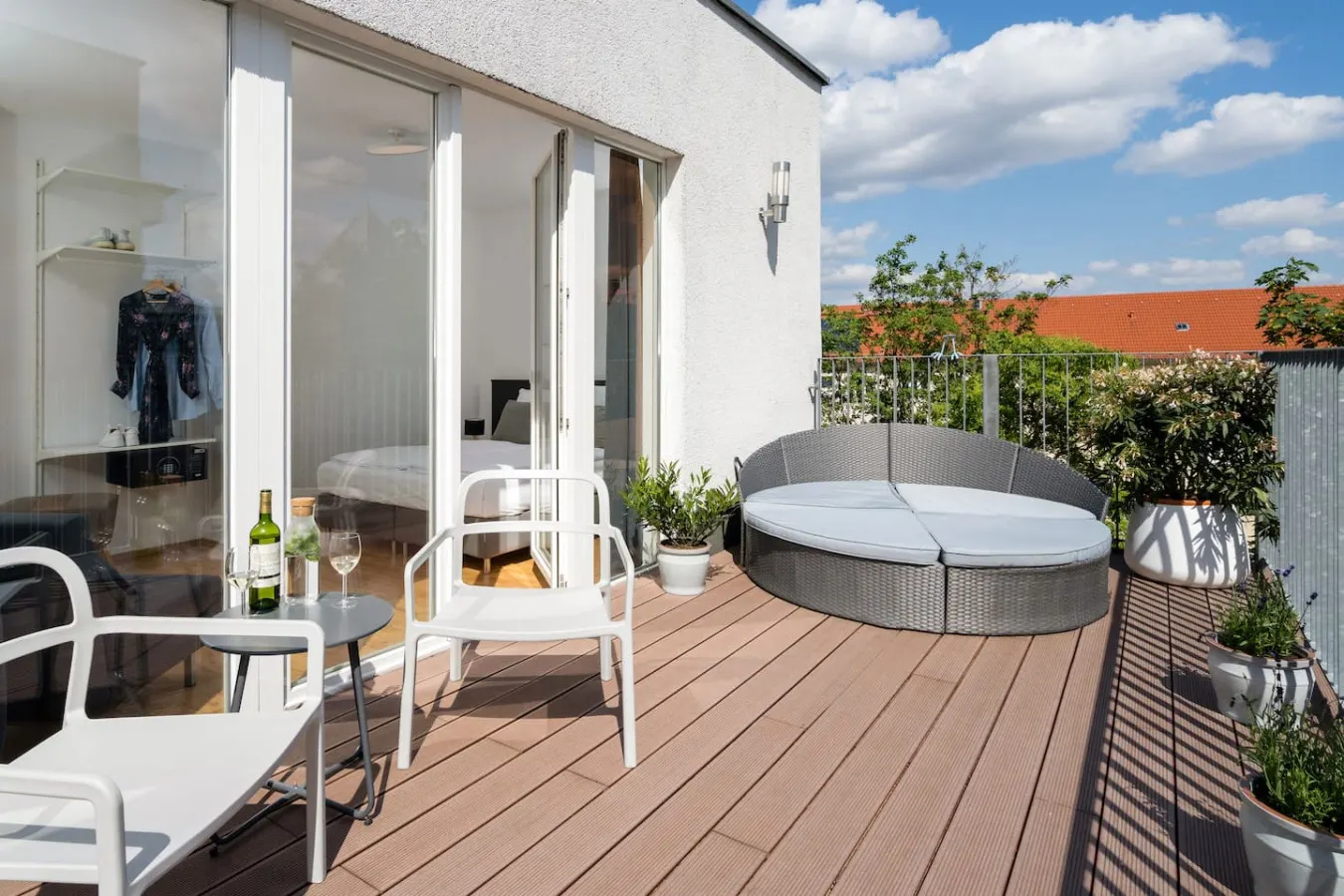 Bright Penthouse with Roof Terrace — photo 4