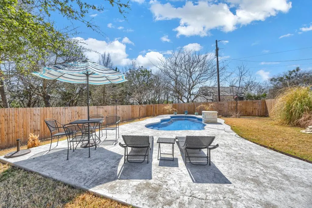 Lake Access - Pool/Spa/Fishing - 2 Acres Retreat — photo 2