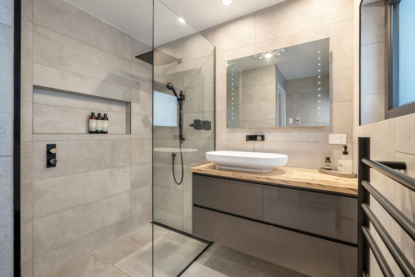 Meticulously Upgraded Home with Valley Views — photo 5