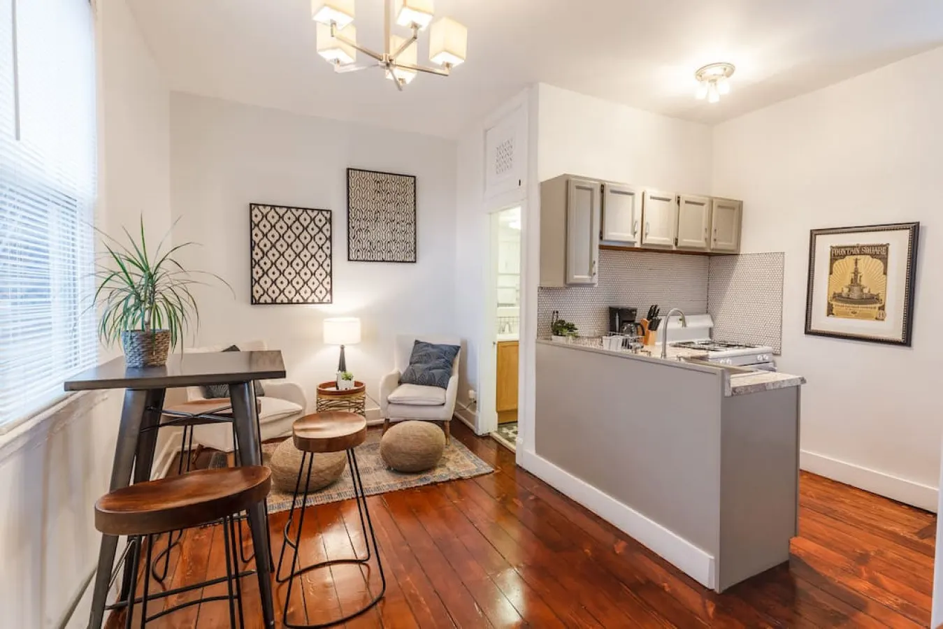 Stylish Flat in Walkable Downtown w/ Parking 1