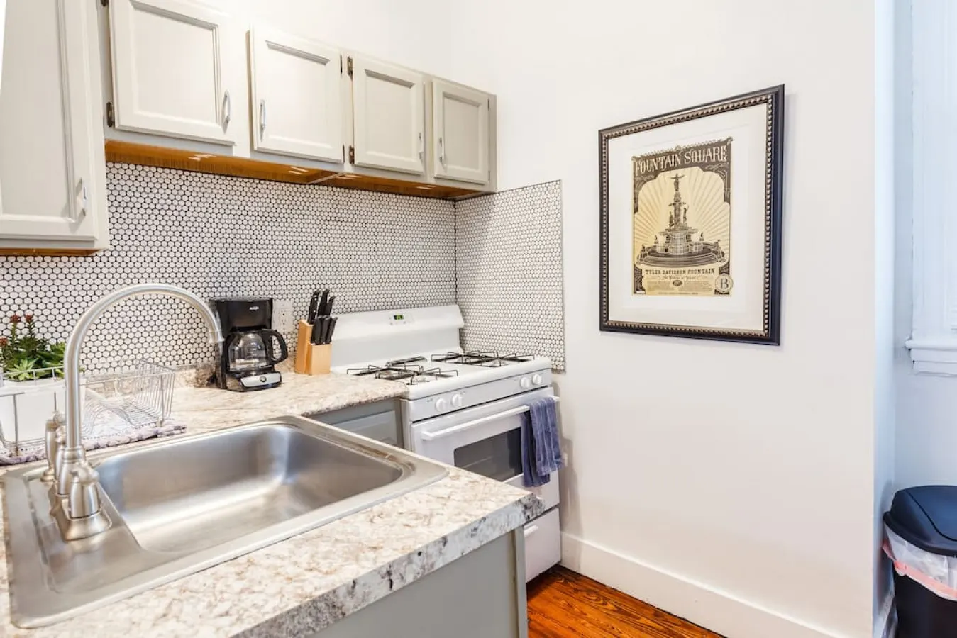 Stylish Flat in Walkable Downtown w/ Parking 2