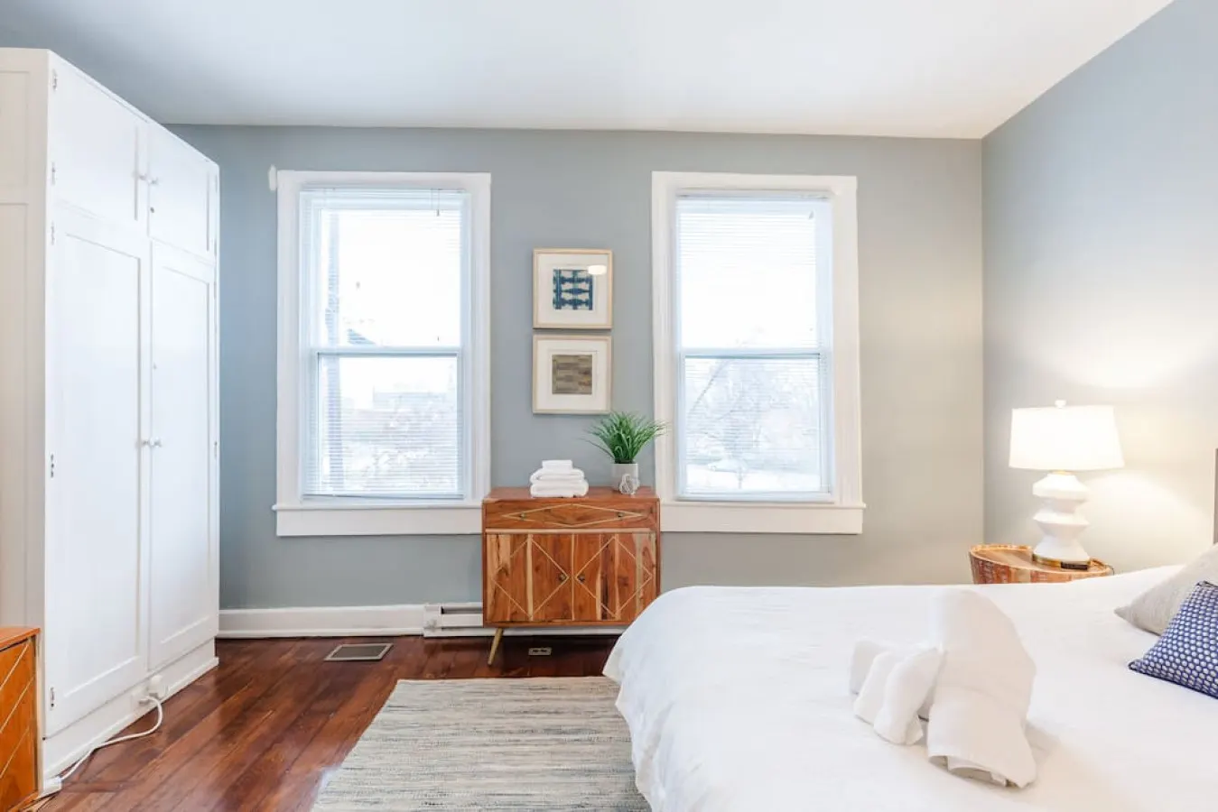 Stylish Flat in Walkable Downtown w/ Parking 9