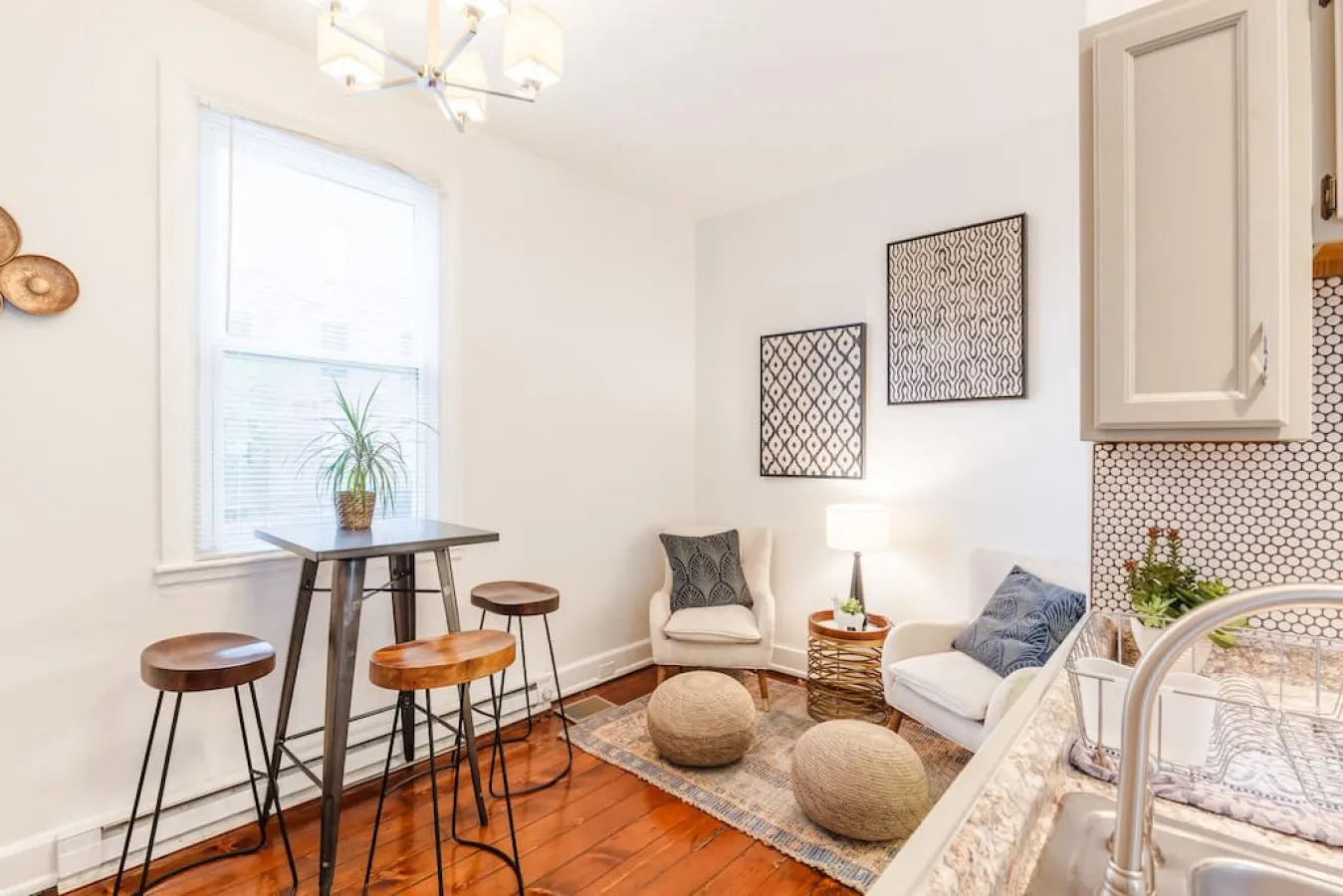 Stylish Flat in Walkable Downtown w/ Parking 17