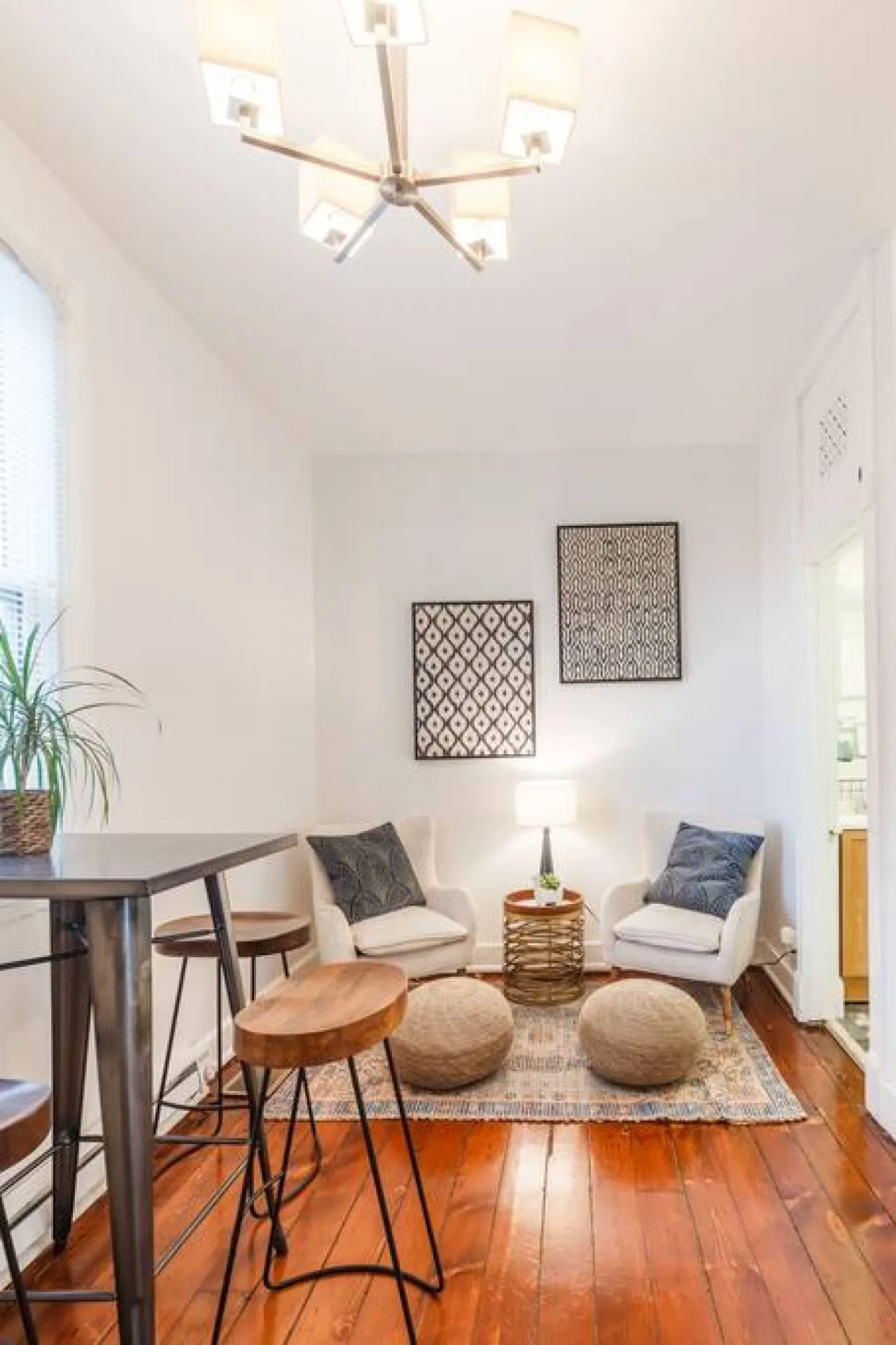 Stylish Flat in Walkable Downtown w/ Parking 18