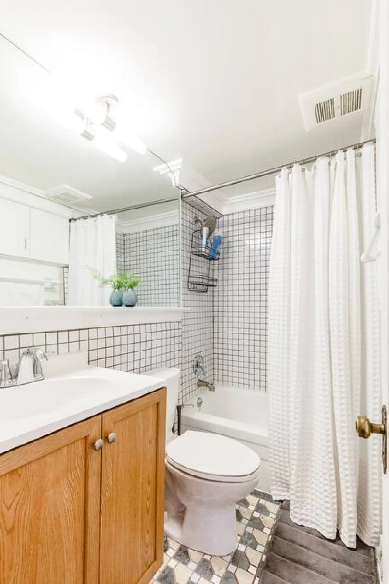 Stylish Flat in Walkable Downtown w/ Parking 4