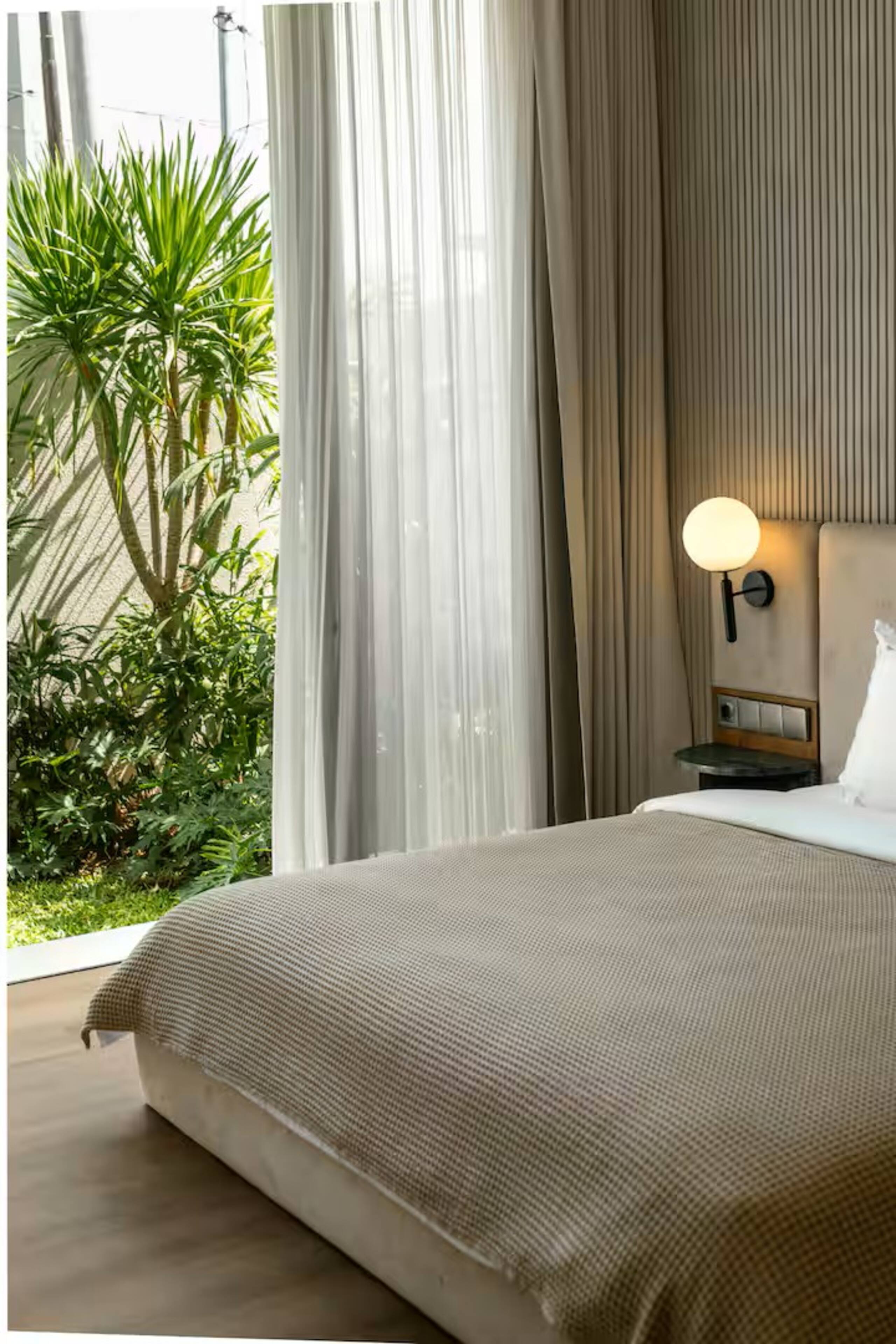 Work-Friendly Pool Villa 24