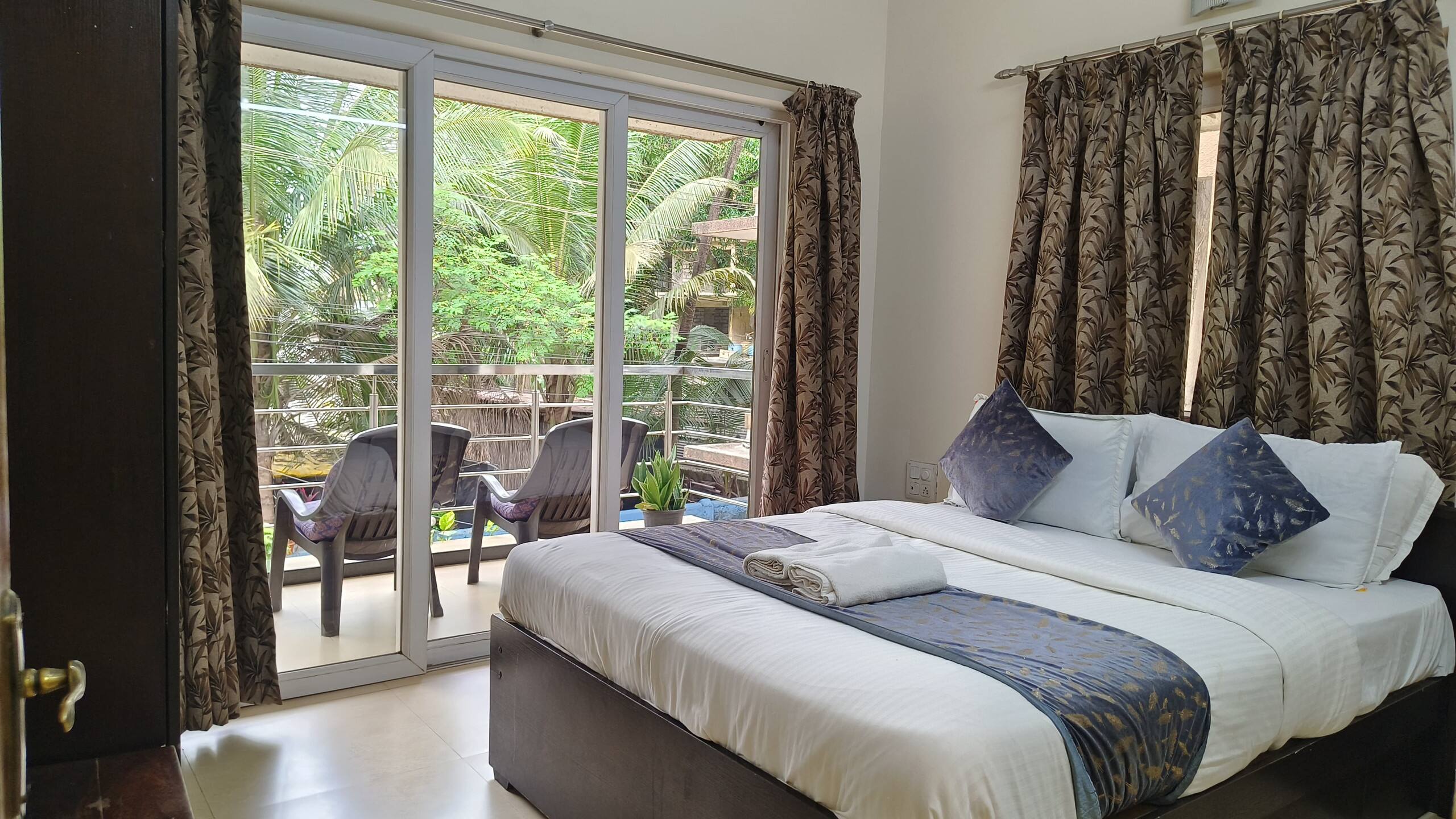 Ivy 1BHK C6 -Pool/5 mins from Tito's/Baga Beach 11