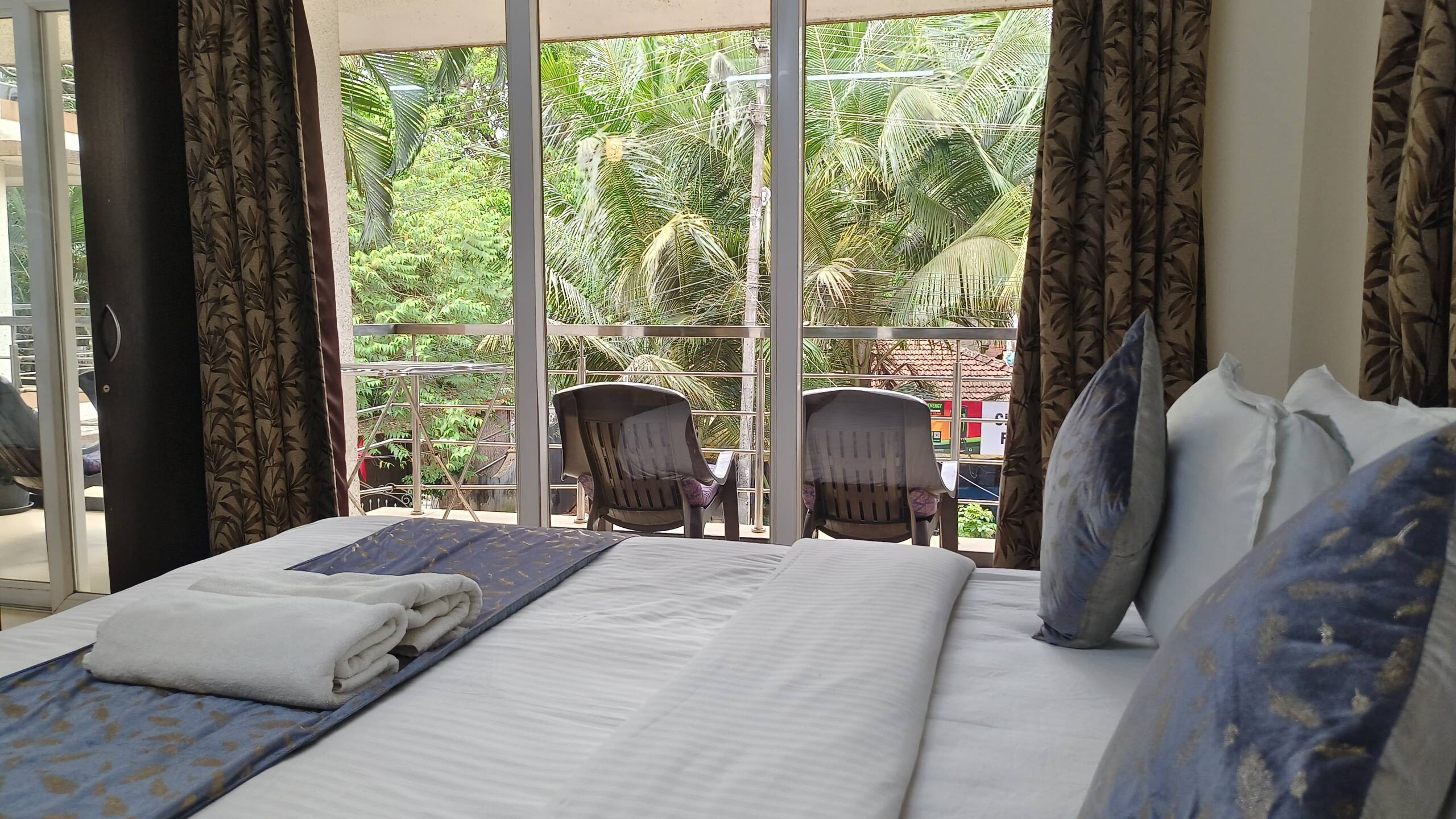 Ivy 1BHK C6 -Pool/5 mins from Tito's/Baga Beach 10
