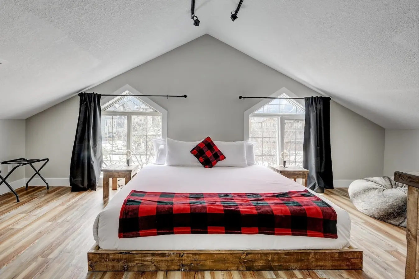 Heated Pool & Hot Tub Near Banff National Park 7