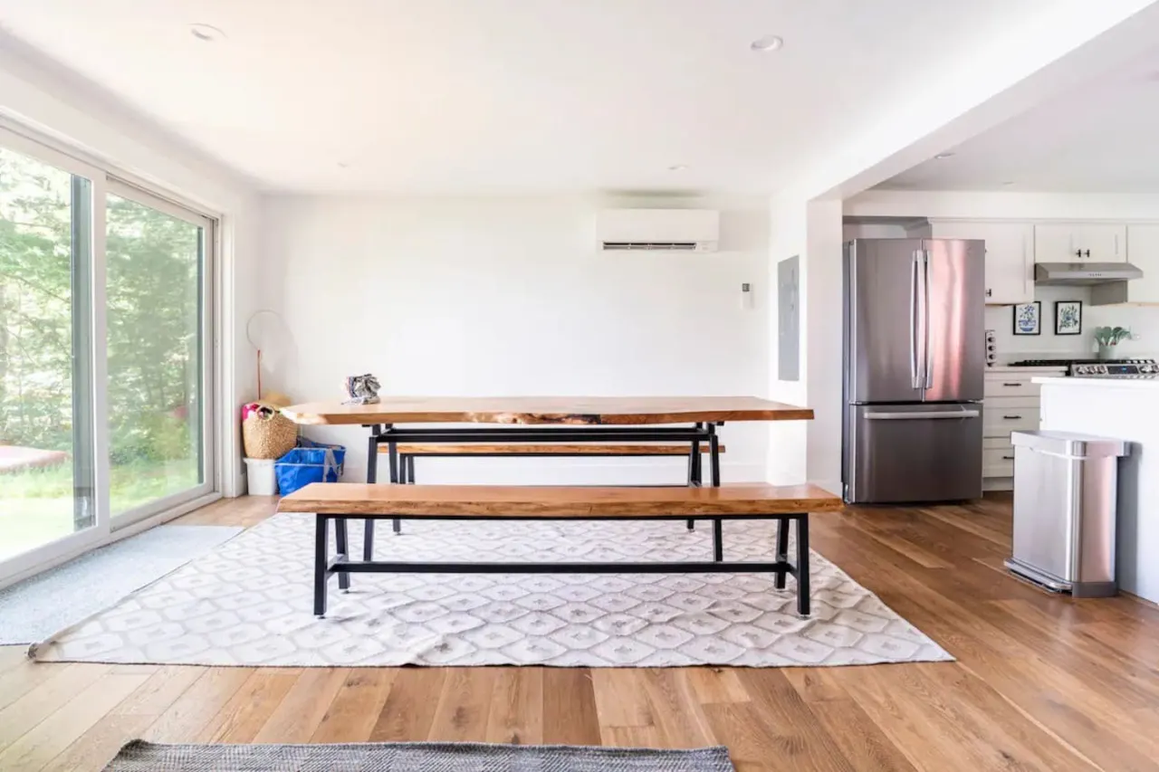 Beachside Breeze- Modern beachfront home w. dock, beach, and kayaks 9