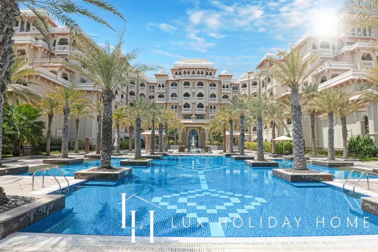 LUX The Grandeur Palm Garden View Suite 2