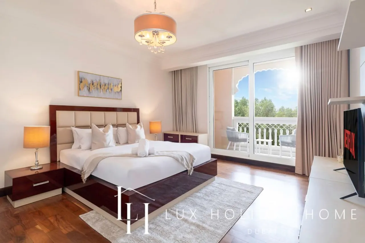 LUX The Grandeur Palm Garden View Suite 10
