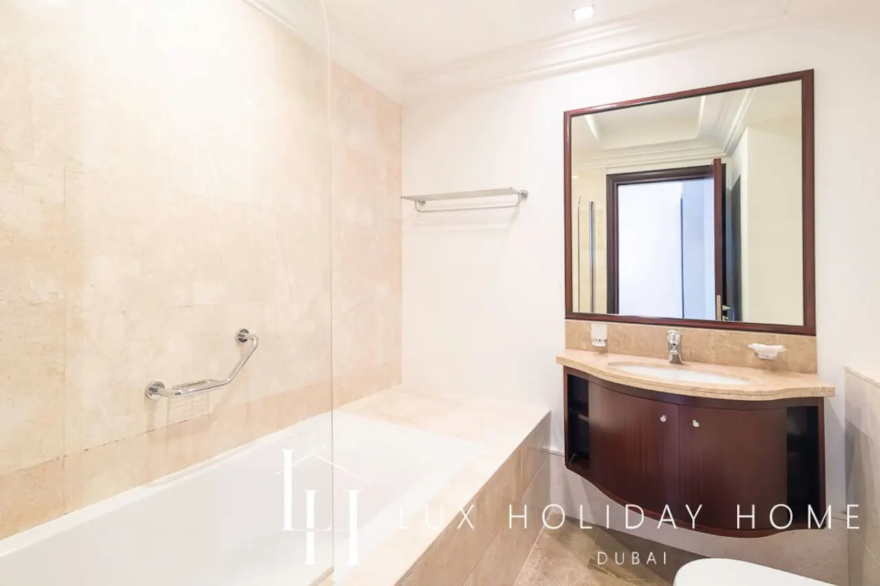 LUX The Grandeur Palm Garden View Suite 18