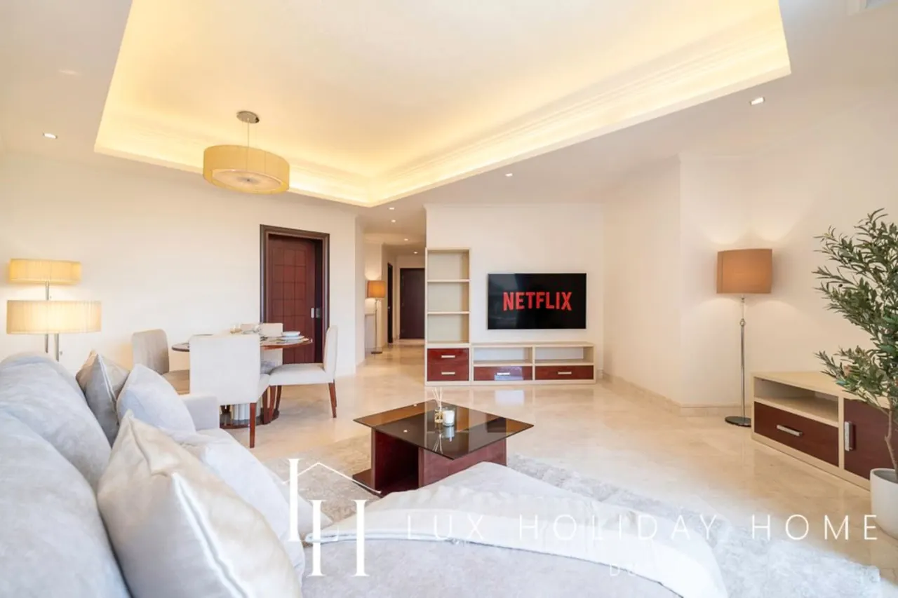 LUX The Grandeur Palm Garden View Suite 19