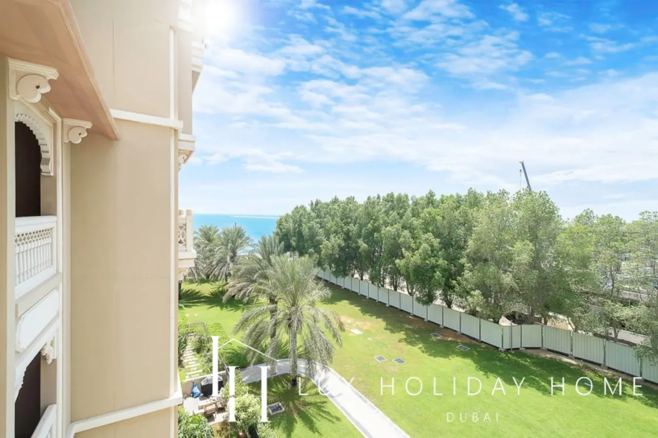 LUX The Grandeur Palm Garden View Suite 7
