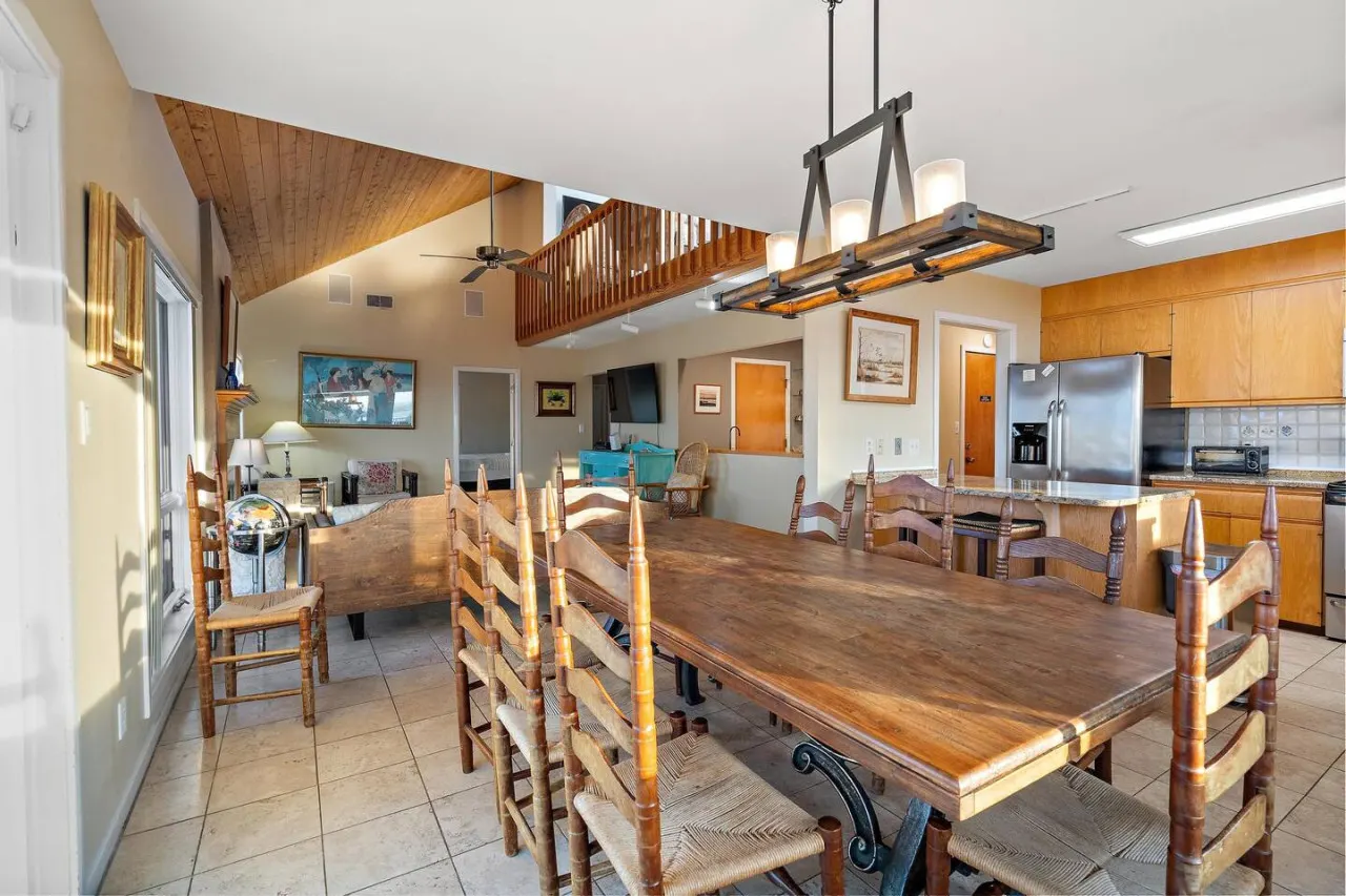 IOP Waterfront w Dock and Pool 9