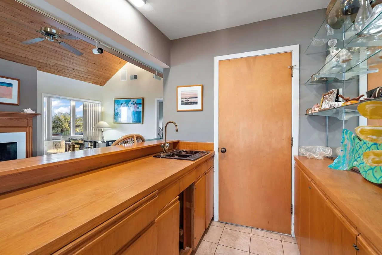 IOP Waterfront w Dock and Pool 10