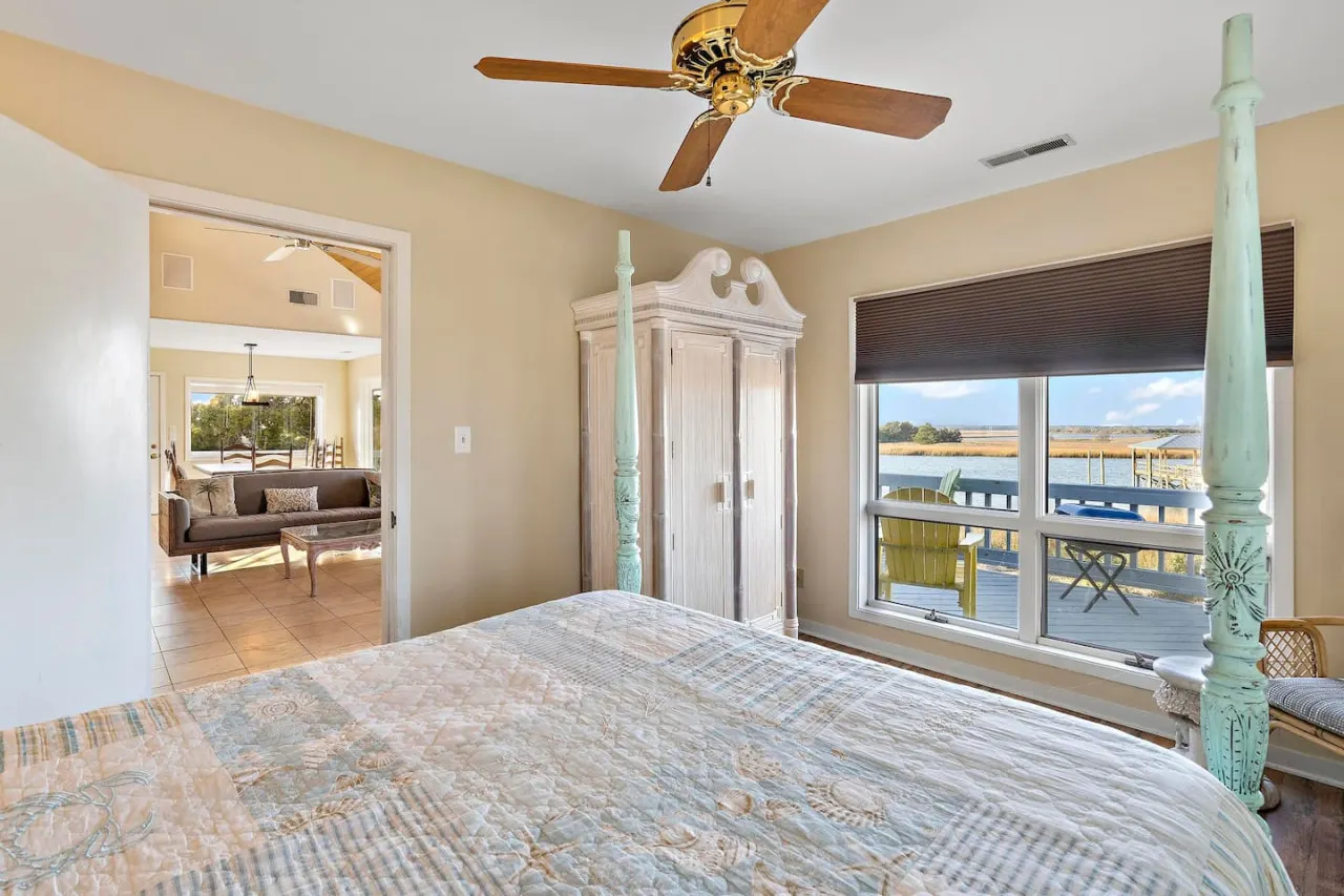 IOP Waterfront w Dock and Pool 11