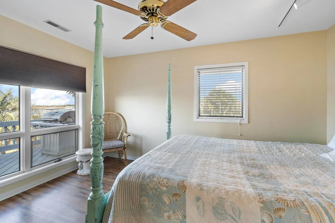 IOP Waterfront w Dock and Pool 12
