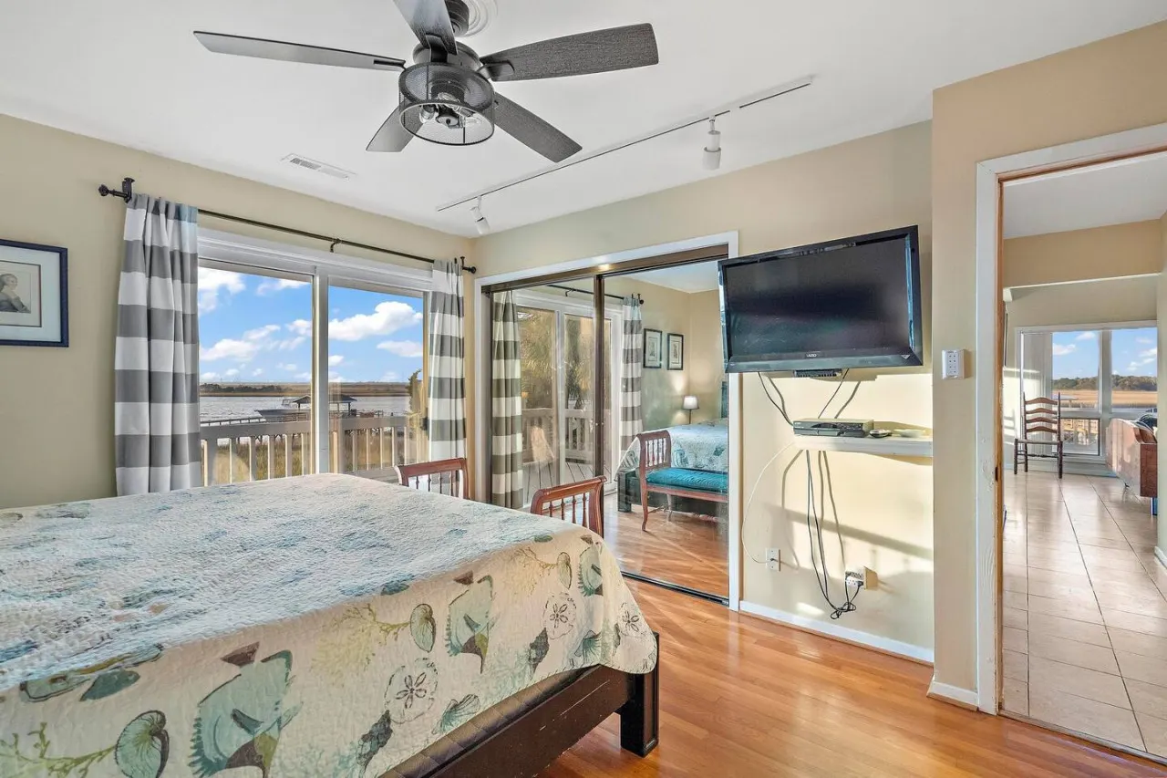 IOP Waterfront w Dock and Pool 14